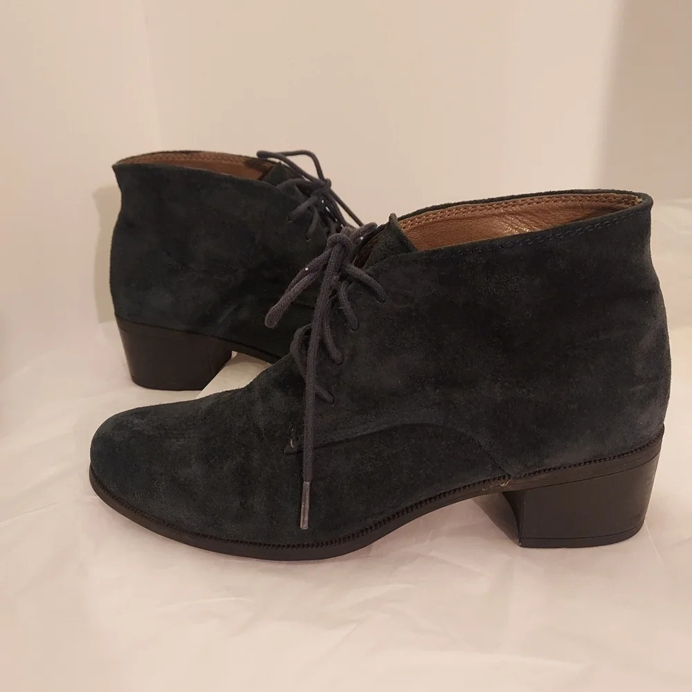 White Mountain "Seneca" Leather/Suede Navy Blue Bootie in Size 8.5 M - Picture 5 of 11
